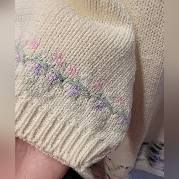 Floral Sweater Tee L - Picture 6 of 11